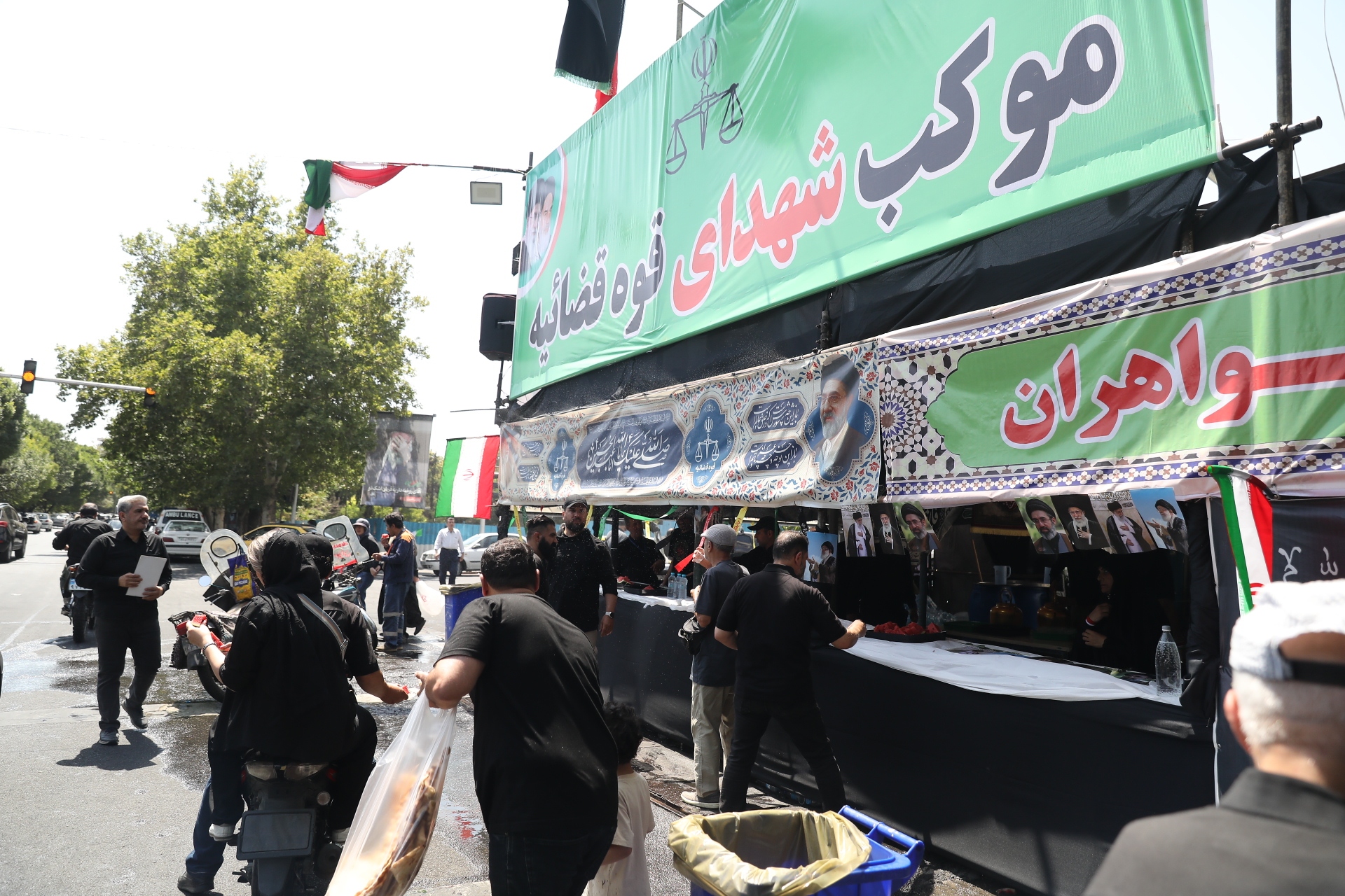 برپایی موکب قوه قضاییه ویژه مراسم وداع و تشییع آقای شهید ایران برپایی موکب قوه قضاییه ویژه مراسم وداع و تشییع آقای شهید ایران
