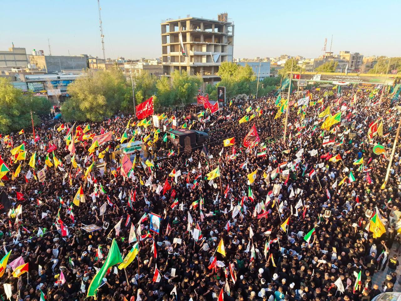 آغاز مراسم تشییع پیکر مطهر امام شهید در نجف