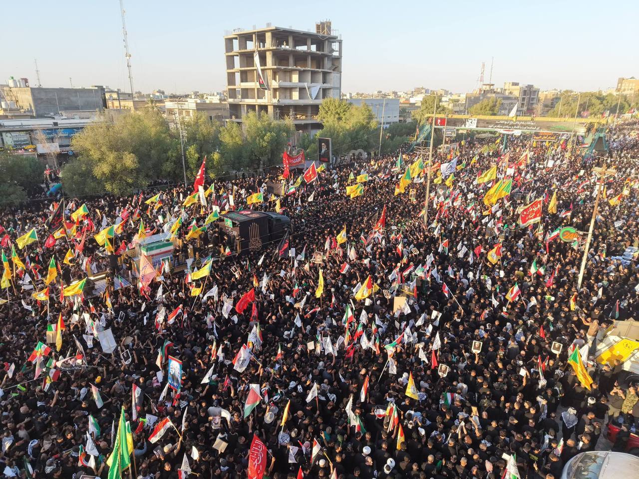 آغاز مراسم تشییع پیکر مطهر امام شهید در نجف
