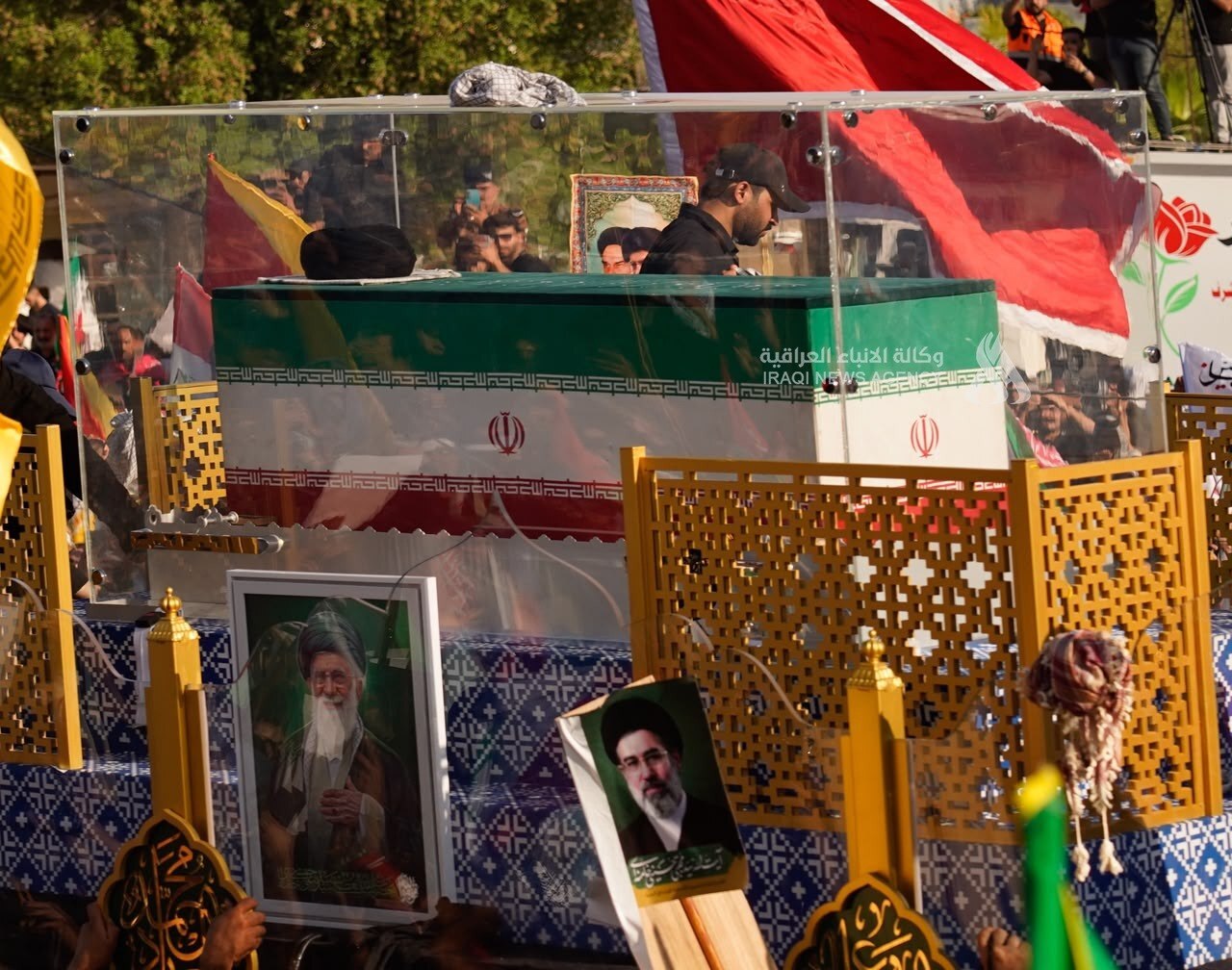 آغاز مراسم تشییع پیکر مطهر امام شهید در نجف آغاز مراسم تشییع پیکر مطهر امام شهید در نجف