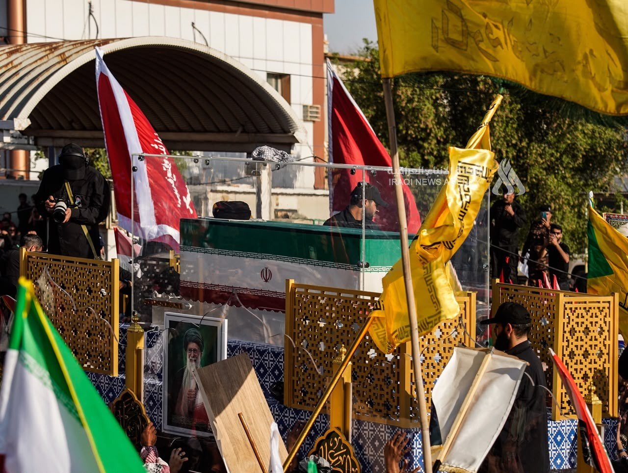 آغاز مراسم تشییع پیکر مطهر امام شهید در نجف آغاز مراسم تشییع پیکر مطهر امام شهید در نجف