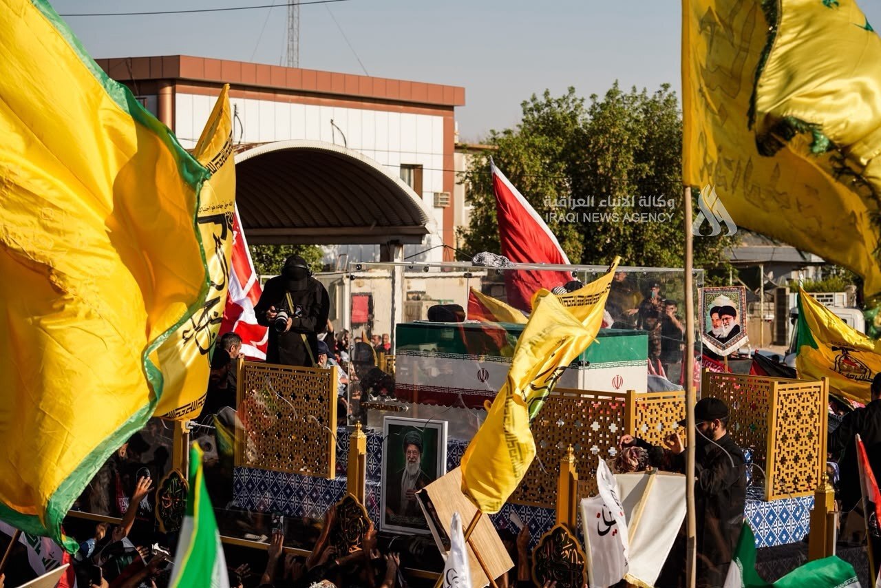 آغاز مراسم تشییع پیکر مطهر امام شهید در نجف آغاز مراسم تشییع پیکر مطهر امام شهید در نجف