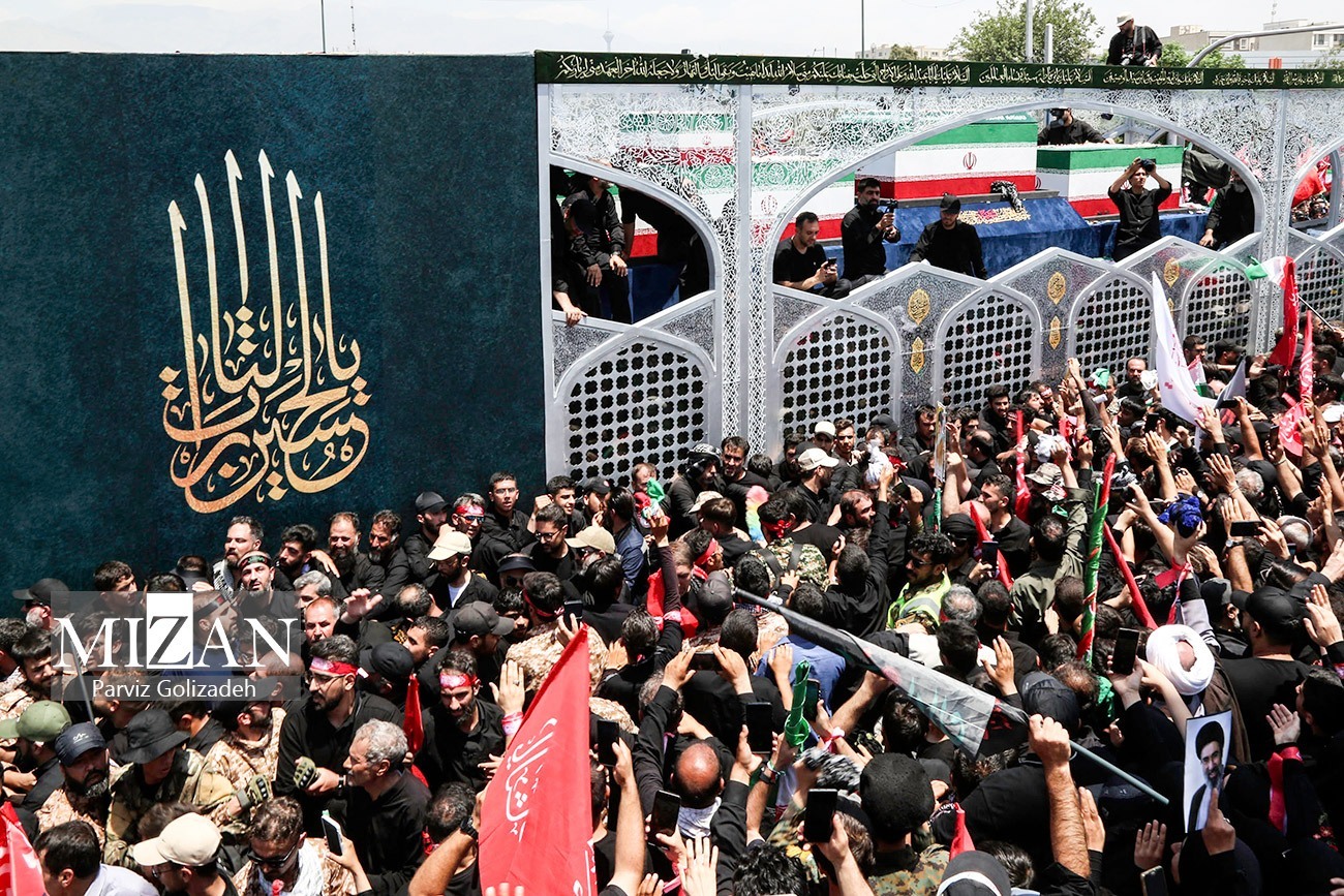 سرخرگهای غیرت در کالبد تهران؛ آخرین وداع پایتخت با امام شهیدش سرخرگهای غیرت در کالبد تهران؛ آخرین وداع پایتخت با امام شهیدش