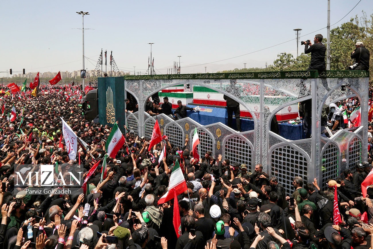 سرخرگهای غیرت در کالبد تهران؛ آخرین وداع پایتخت با امام شهیدش سرخرگهای غیرت در کالبد تهران؛ آخرین وداع پایتخت با امام شهیدش