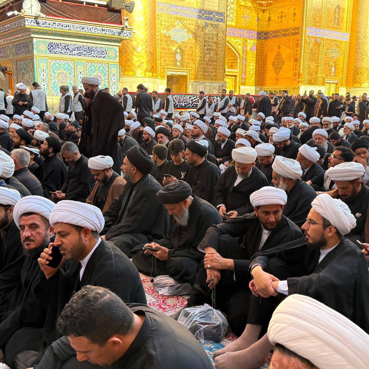 مراسم تشییع پیکر مطهر امام شهید در نجف مراسم تشییع پیکر مطهر امام شهید در نجف