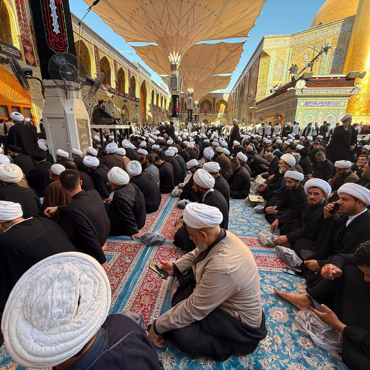 مراسم تشییع پیکر مطهر امام شهید در نجف مراسم تشییع پیکر مطهر امام شهید در نجف