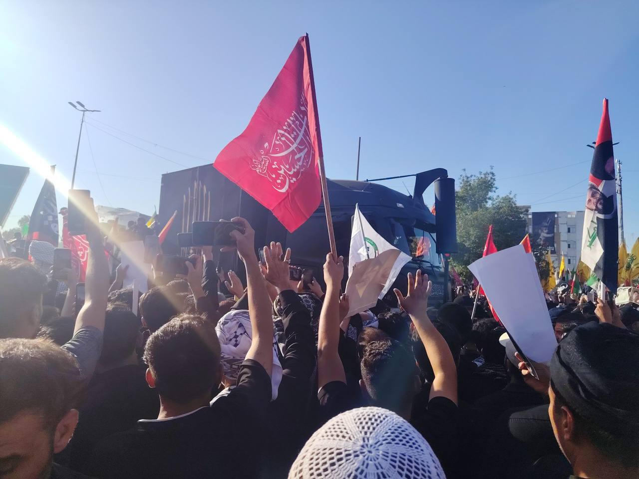 مراسم تشییع پیکر مطهر امام شهید در نجف مراسم تشییع پیکر مطهر امام شهید در نجف