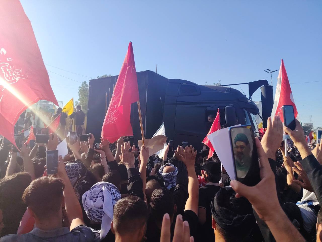 مراسم تشییع پیکر مطهر امام شهید در نجف مراسم تشییع پیکر مطهر امام شهید در نجف