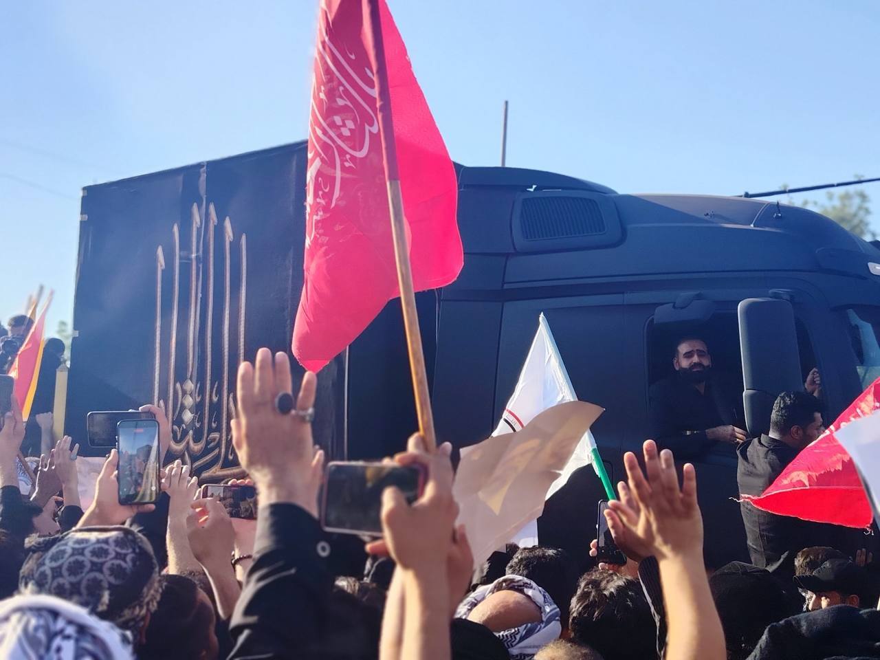 مراسم تشییع پیکر مطهر امام شهید در نجف مراسم تشییع پیکر مطهر امام شهید در نجف