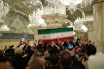 طواف پیکر‌های مطهر خانواده رهبر شهید انقلاب بر ضریح مطهر حضرت امیرالمومنین (ع) در نجف اشرف