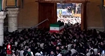 پیکر مطهر رهبر شهید ایران حضرت آیت‌الله العظمی سیدعلی خامنه‌ای بر دستان مردم عزادار عراق وارد حرم امیرالمؤمنین علیه‌السلام شد