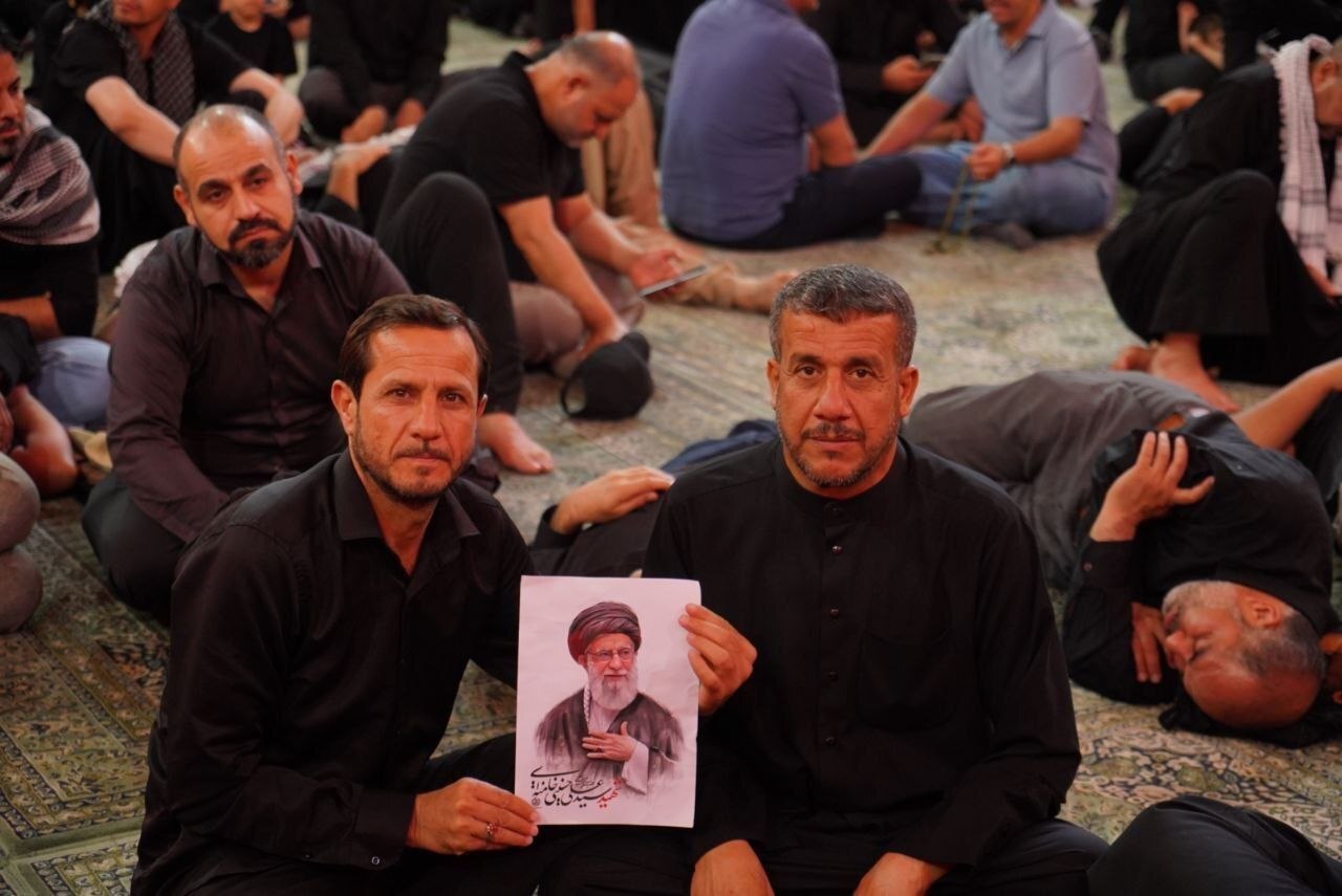 مراسم تشییع پیکر مطهر امام شهید در عراق؛ حضور گسترده عراقی‌ها در نجف و کربلا