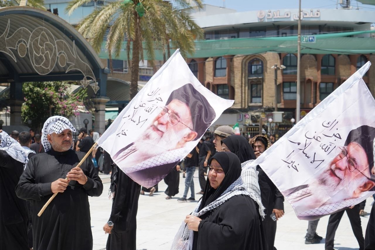 مراسم تشییع پیکر مطهر امام شهید در عراق؛ حضور گسترده عراقی‌ها در نجف و کربلا
