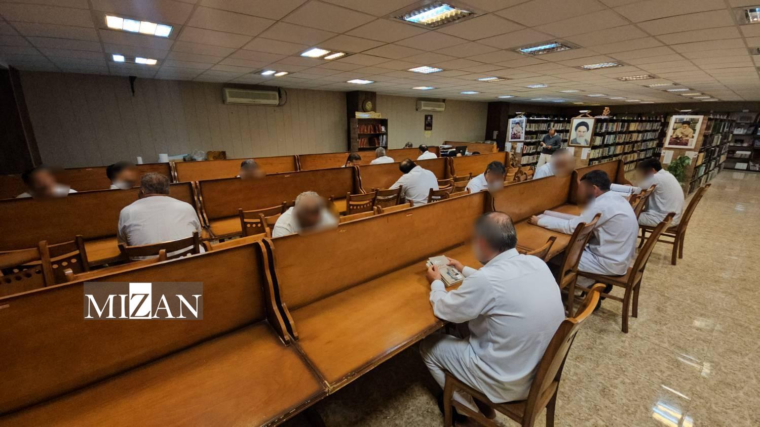 تحصیل ۲۵۰ زندانی استان فارس در مقاطع متوسطه اول و دوم/ ۷۵ درصد زندانیان به فعالیت‌های قرآنی مبادرت می‌ورزند