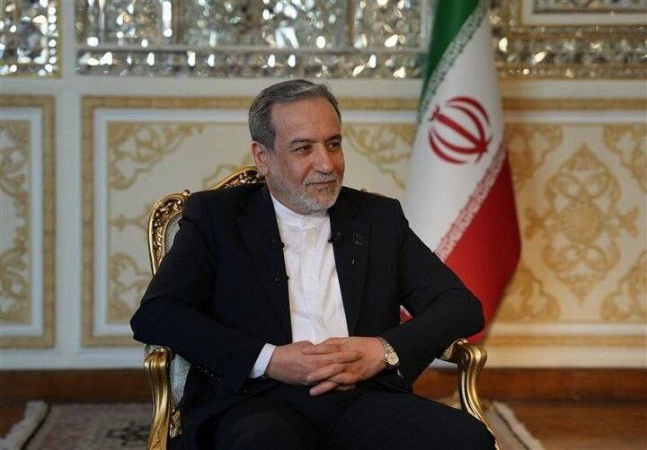 وداع عراقی‌ها با آقای شهید ایران؛ ورود پیکر مطهر رهبر شهید به حرم مطهر امام حسین(ع) و اقامه نماز