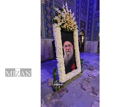 فیلمی از مزار مطهر رهبر شهید انقلاب اسلامی و شهدای خانواده ایشان در رواق دارالذکر حرم امام رضا (ع)