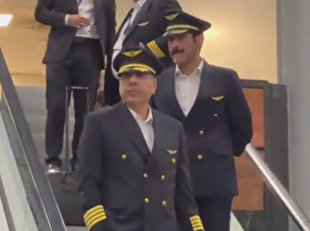 Blockade-breaking pilot arrives at Imam Khomeini Airport