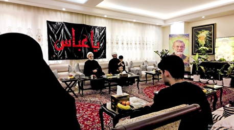رئیس قوه قضاییه با حضور در بیت شهید علی لاریجانی با اعضای خانواده آن شهید والامقام دیدار کرد