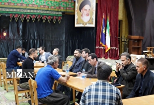 به مناسبت هفته قوه قضائیه؛ رسیدگی مستقیم به درخواست زندانیان در میز خدمت قضایی زندان مرکزی کرمانشاه