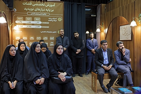 بازدید معاونان و مدیران مرکز آمار و فناوری قوه قضاییه از نمایشگاه روایت تحول عدلیه