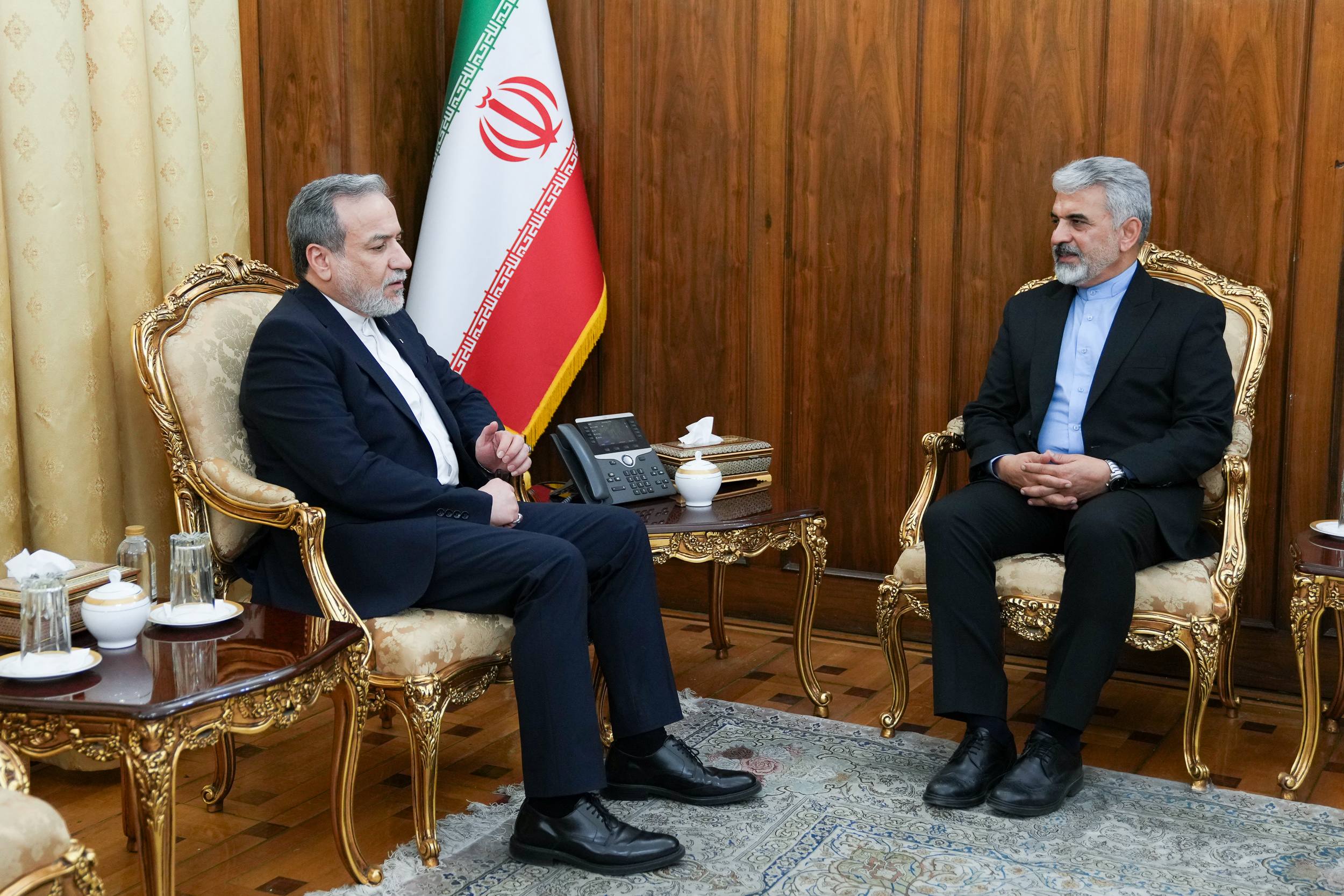 دیدار سفیران جدید ایران در ایتالیا و اوگاندا با عراقچی دیدار سفیران جدید ایران در ایتالیا و اوگاندا با عراقچی