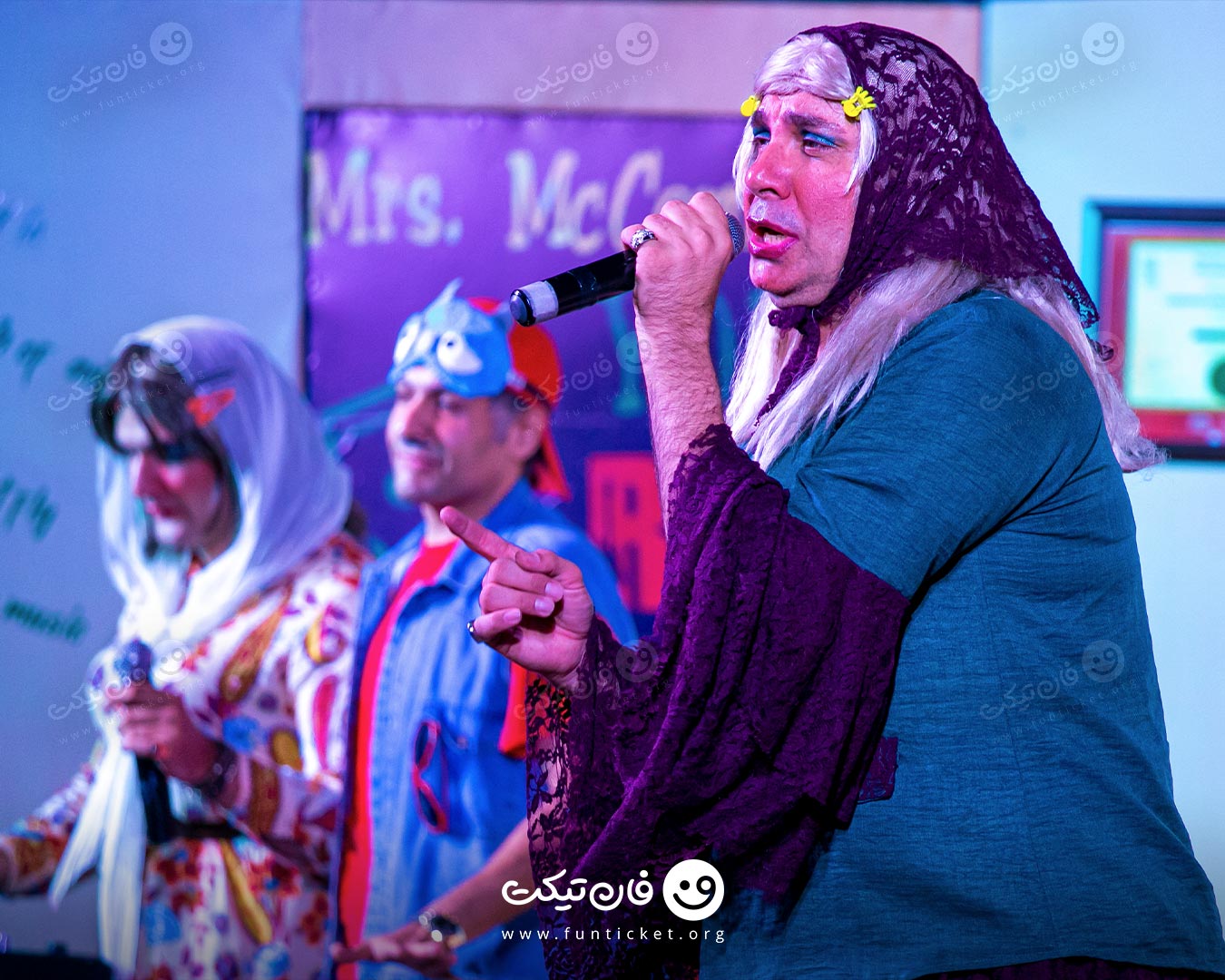 تئاتر آزاد زیر ذرهبین؛ وقتی ابتذال بلیت رسمی میفروشد/ آیا نهادی بر آنچه روی صحنه «تئاتر آزاد» میگذرد نظارت میکند؟ تئاتر آزاد زیر ذرهبین؛ وقتی ابتذال بلیت رسمی میفروشد/ آیا نهادی بر آنچه روی صحنه «تئاتر آزاد» میگذرد نظارت میکند؟