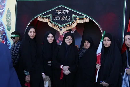 زائران آقای شهید ایران