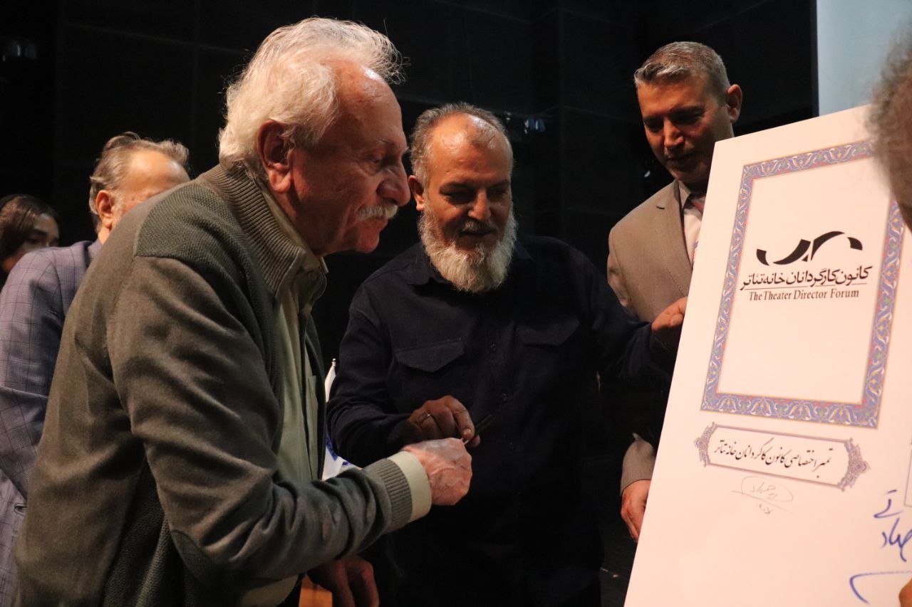 چرا کارگردانان حرفهای تئاتر کمکار شدهاند؟ چرا کارگردانان حرفهای تئاتر کمکار شدهاند؟
