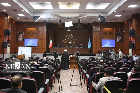 حضور گسترده مردم در دادگاه رسیدگی به پرونده گروهک تروریستی منافقین/ روایت همسر شهید عباسی از لحظه حمله موشکی رژیم صهیونیستی