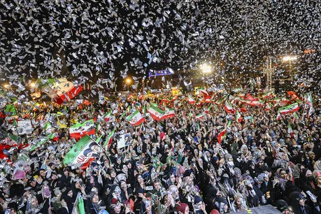 دویستمین شب اجتماع مردمی در میدان انقلاب
