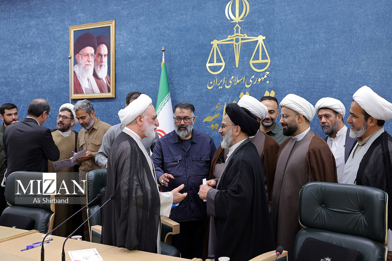 رئیس قوه قضاییه:طرفدار پروپاقرص برگزاری دادگاههای علنی هستم/ همه باید خود را ملزم به تبعیت از قانون بدانیم رئیس قوه قضاییه:طرفدار پروپاقرص برگزاری دادگاههای علنی هستم/ همه باید خود را ملزم به تبعیت از قانون بدانیم