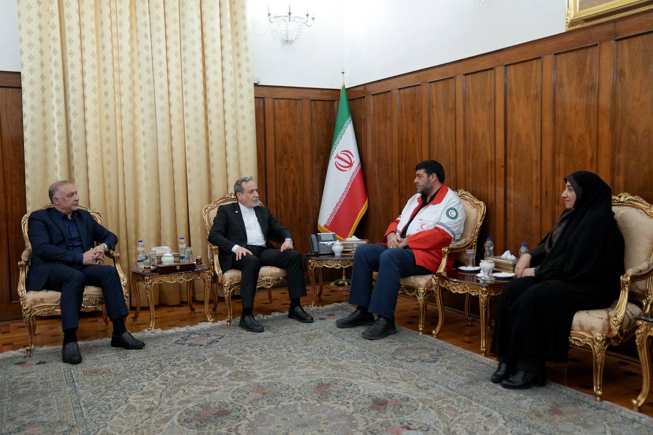 دیدار رئیس جمعیت هلال احمر با وزیر امور خارجه دیدار رئیس جمعیت هلال احمر با وزیر امور خارجه