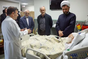 عیادت رئیس‌جمهور از حضرت آیت‌الله نوری همدانی