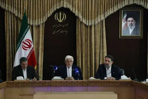 عارف: دشمن به‌دنبال فروپاشی اجتماعی از مسیر فشار اقتصادی است/ دولت قصد ندارد سهمیه اول بنزین را کاهش دهد