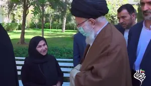 لحظاتی از دیدار مادر شهید الداغی در حاشیه دیدار قهرمانان ورزشی با رهبر انقلاب