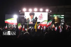 حضور گسترده مردم و شهردار تهران در میدان ولیعصر (عج) در سومین شب آیین همبستگی