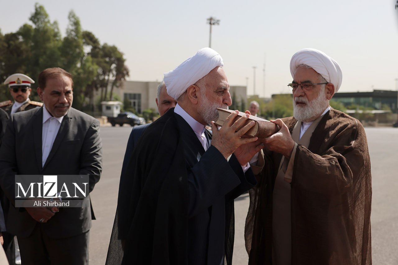 حجتالاسلاموالمسلمین محسنی اژهای با پرواز «میناب ۱۶۸» به هند رفت حجتالاسلاموالمسلمین محسنی اژهای با پرواز «میناب ۱۶۸» به هند رفت
