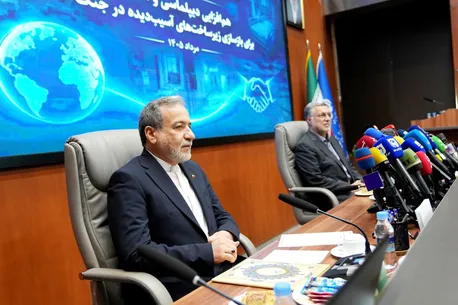 عراقچی: جمهوری اسلامی ایران در جنگ اخیر نشان داد که یک قدرت شکست‌ناپذیر است