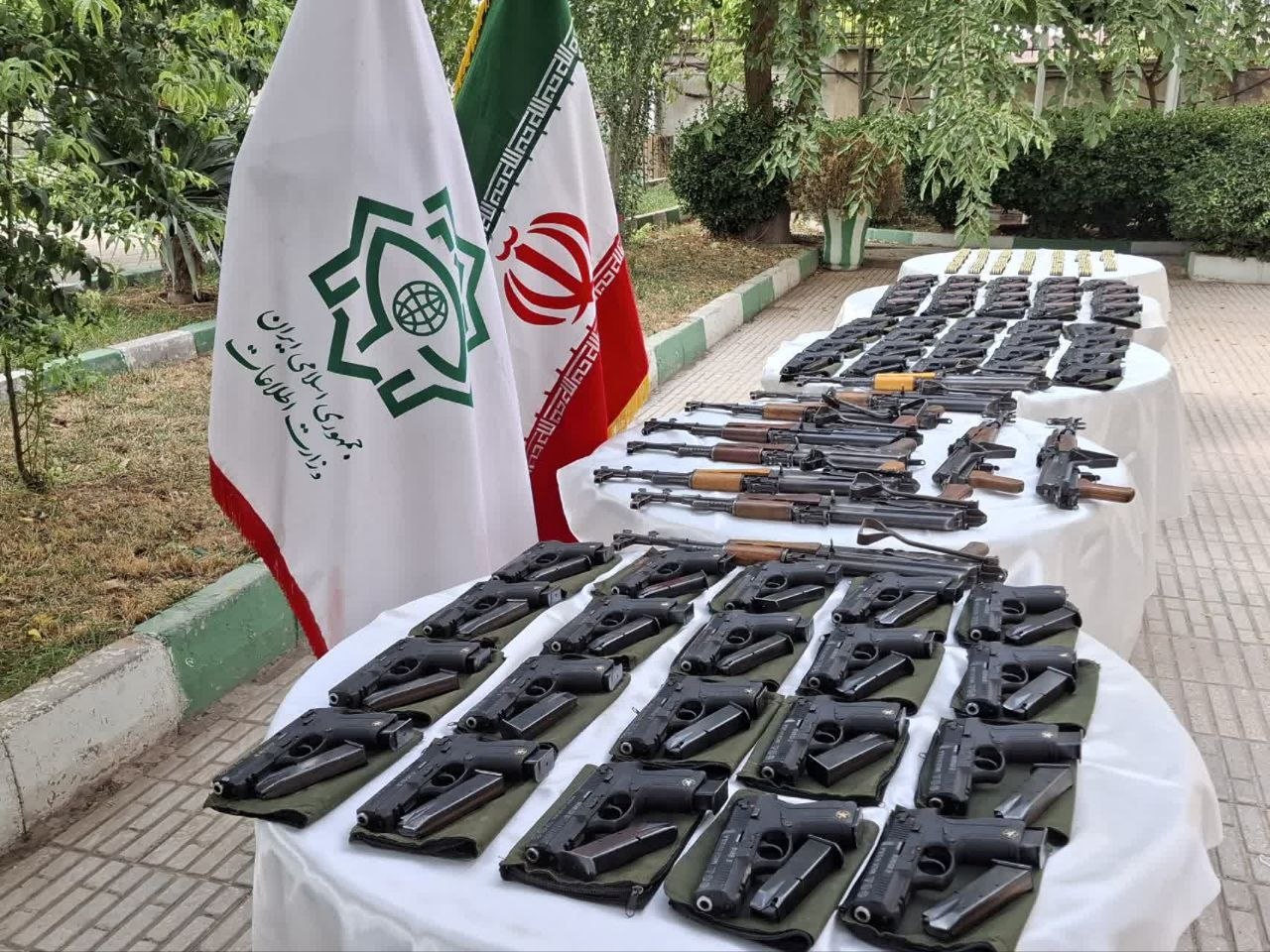 وزارت اطلاعات: ۲ عضو تیم قاچاق سلاح جنگی در غرب ایران بازداشت شدند