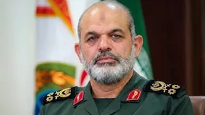 سرلشکر وحیدی: رزمندگان اسلام مسلح‌ترین ارتش جهان را به زانو درآوردند