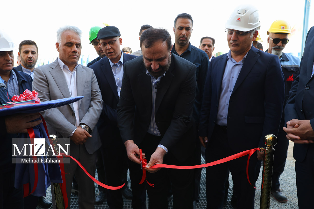 دادستان تهران از شرکت نفت پارس بازدید کرد/ از افتتاح نیروگاه ۴ مگاواتی تا پیگیری اتصال خط ریلی برای تأمین مواد اولیه