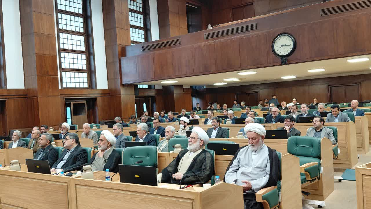 رئیس دادگاه عالی انتظامی قضات: پیشگیری و صیانت، مقدم بر برخورد انتظامی با تخلفات قضات است/ تأکید بر ارتقای نظارت و رعایت اخلاق حرفه‌ای/ معاون نظارت و ارزشیابی دادسرای انتظامی قضات: نظارت باید دقیق، منصفانه و قاطع باشد