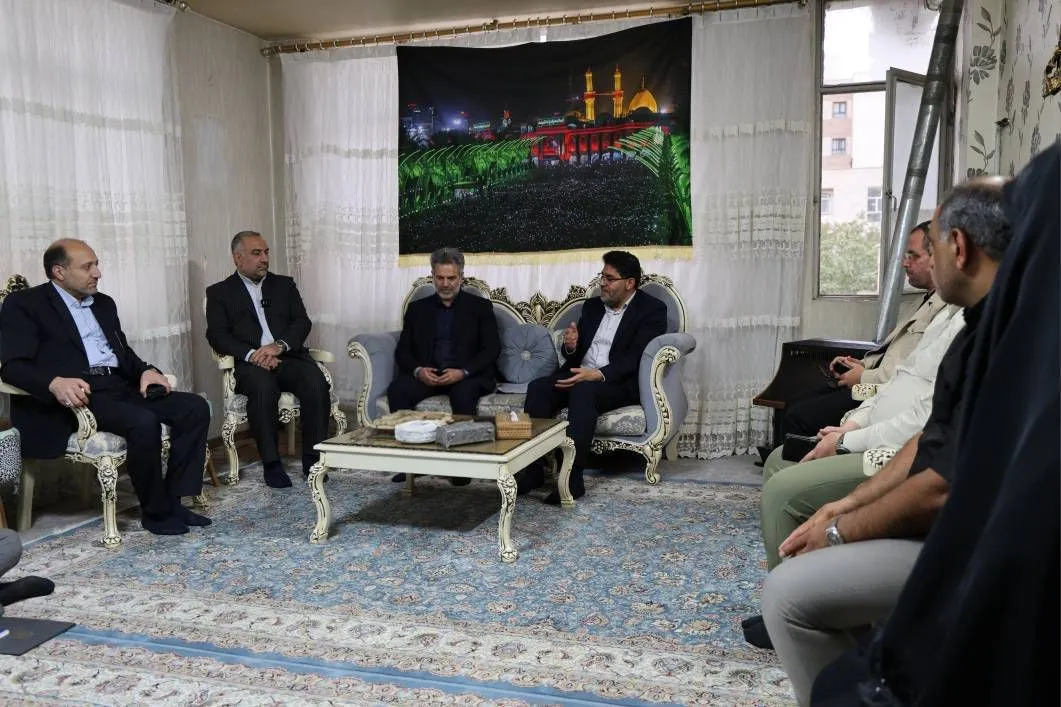 دیدار رئیس سازمان زندان‌ها با خانواده‌های معزز شهید و جانباز بازداشتگاه اوین