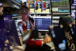UK economic downturn deepens