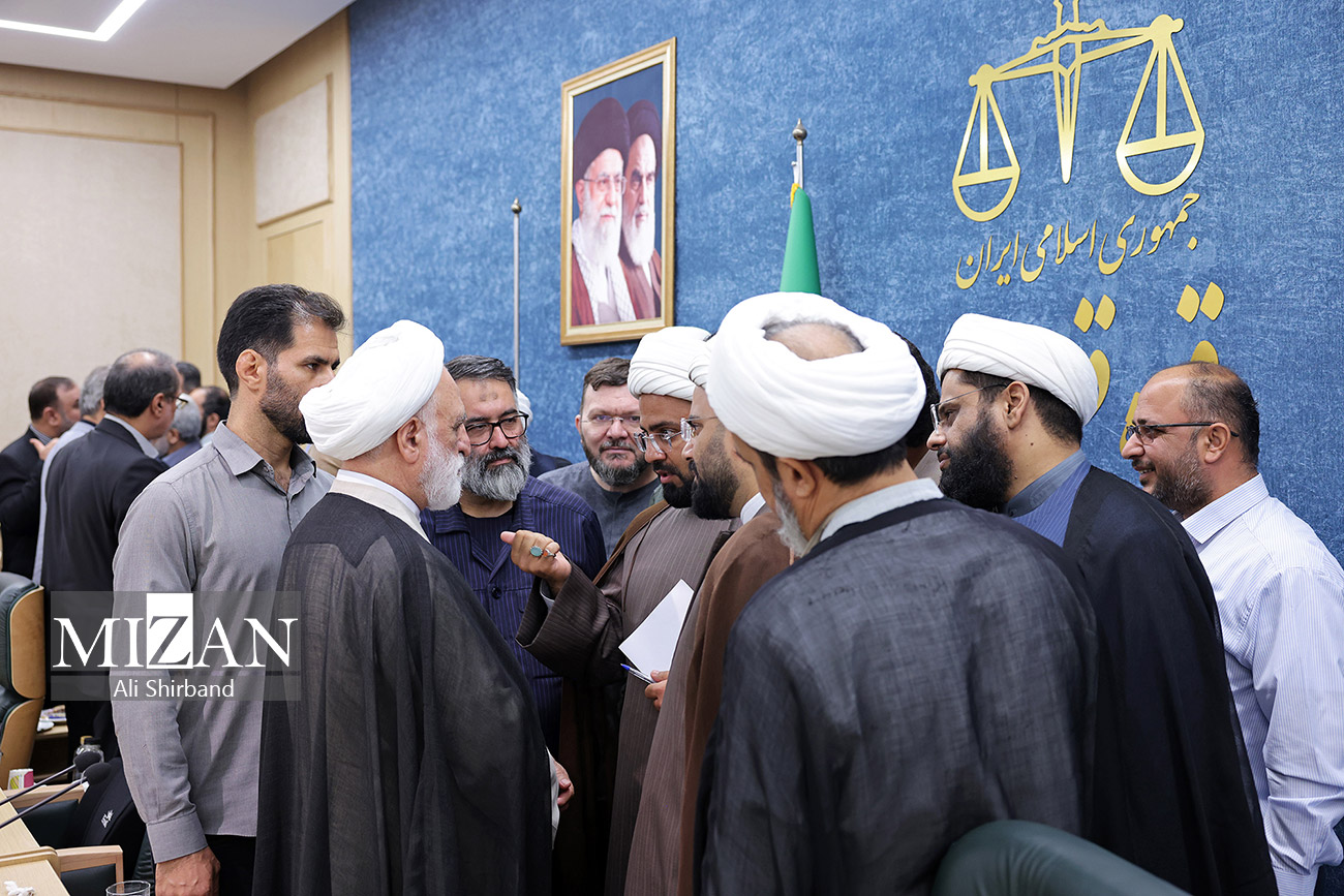 رئیس قوه قضاییه:طرفدار پروپاقرص برگزاری دادگاههای علنی هستم/ همه باید خود را ملزم به تبعیت از قانون بدانیم رئیس قوه قضاییه:طرفدار پروپاقرص برگزاری دادگاههای علنی هستم/ همه باید خود را ملزم به تبعیت از قانون بدانیم