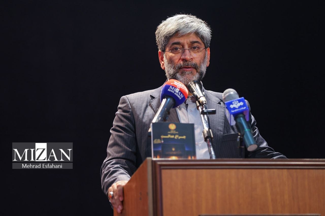 تأکید عتباتی بر ترویج فرهنگ خدمت و ایثار در دستگاه قضایی/ برگزیدگان دادگستری تهران و ادارات تابعه تجلیل شدند تأکید عتباتی بر ترویج فرهنگ خدمت و ایثار در دستگاه قضایی/ برگزیدگان دادگستری تهران و ادارات تابعه تجلیل شدند