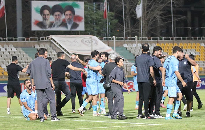 واکاوی فاجعه بزرگ گلگهر-چادرملو و تورنمنت احتمالاً بیسرانجام/ در انتظار شفافیت، پاسخگویی و برخورد با مقصران توسط رئیس فدراسیون فوتبال واکاوی فاجعه بزرگ گلگهر-چادرملو و تورنمنت احتمالاً بیسرانجام/ در انتظار شفافیت، پاسخگویی و برخورد با مقصران توسط رئیس فدراسیون فوتبال