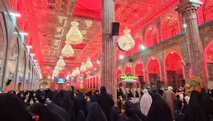 لحظه سبز شدن چراغ‌های قرمز حرم امام حسین (ع) بعد از ۲ ماه عزاداری