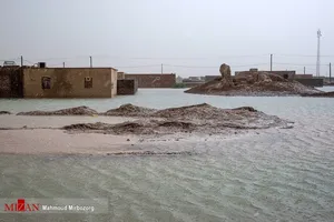 ارسال اقلام زیستی به مناطق سیل‌زده سیستان‌وبلوچستان به وسیله بالگرد‌های هلال‌احمر