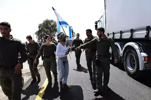 Zionist settlers block humanitarian aid trucks from entering Gaza